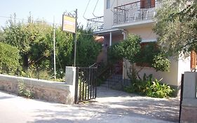 Eleni Studios & Apartmnets